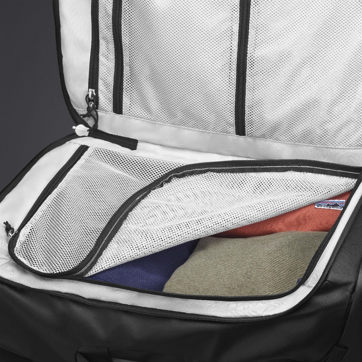 Transporter™ Wheeled Carry On imagen dos de la pestaña de especificaciones