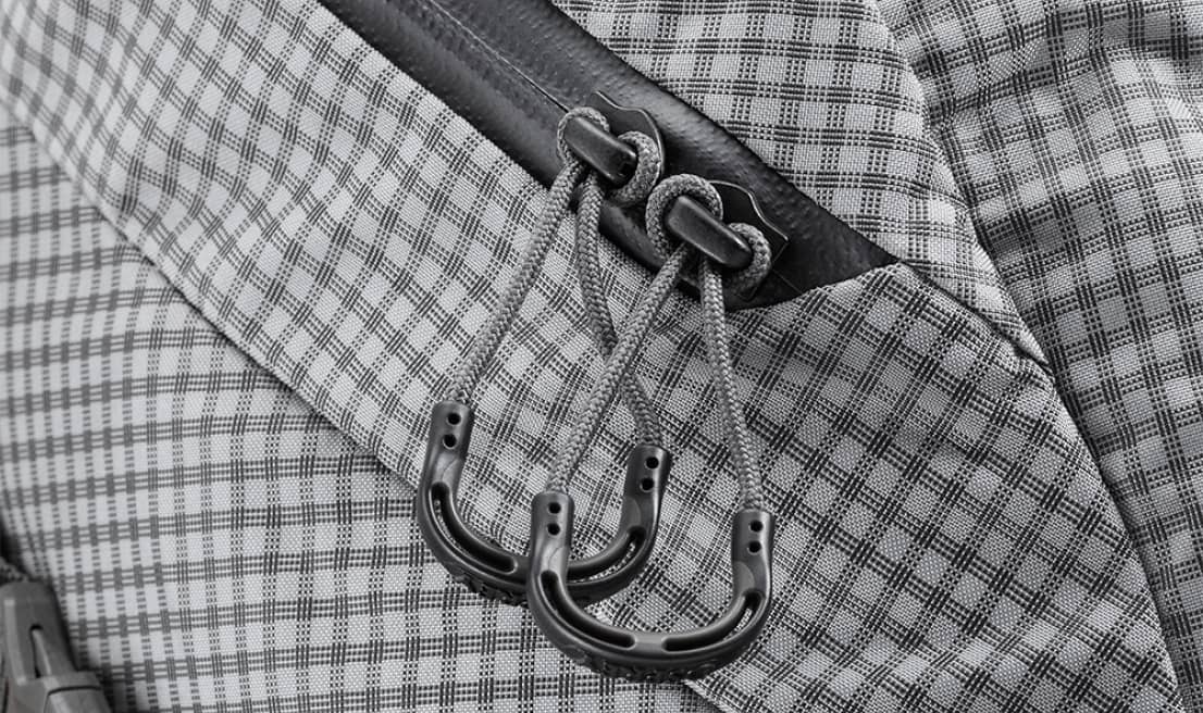 Anelli per gli attacchi e clip per gli zaini Osprey.