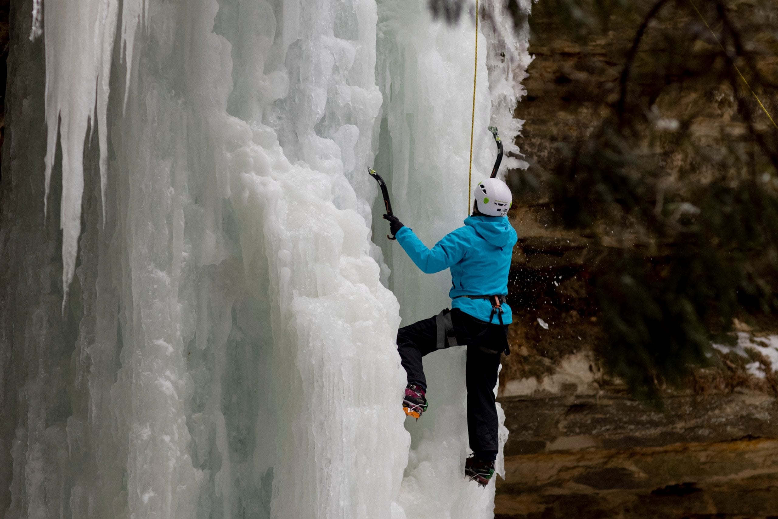 Kicking,‌ ‌Swinging,‌ ‌Trusting:‌ ‌Learning‌ ‌to‌ ‌Ice‌ ‌Climb‌ ‌in‌ ‌Michigan's‌ ‌Upper‌ ‌Peninsula‌ ‌